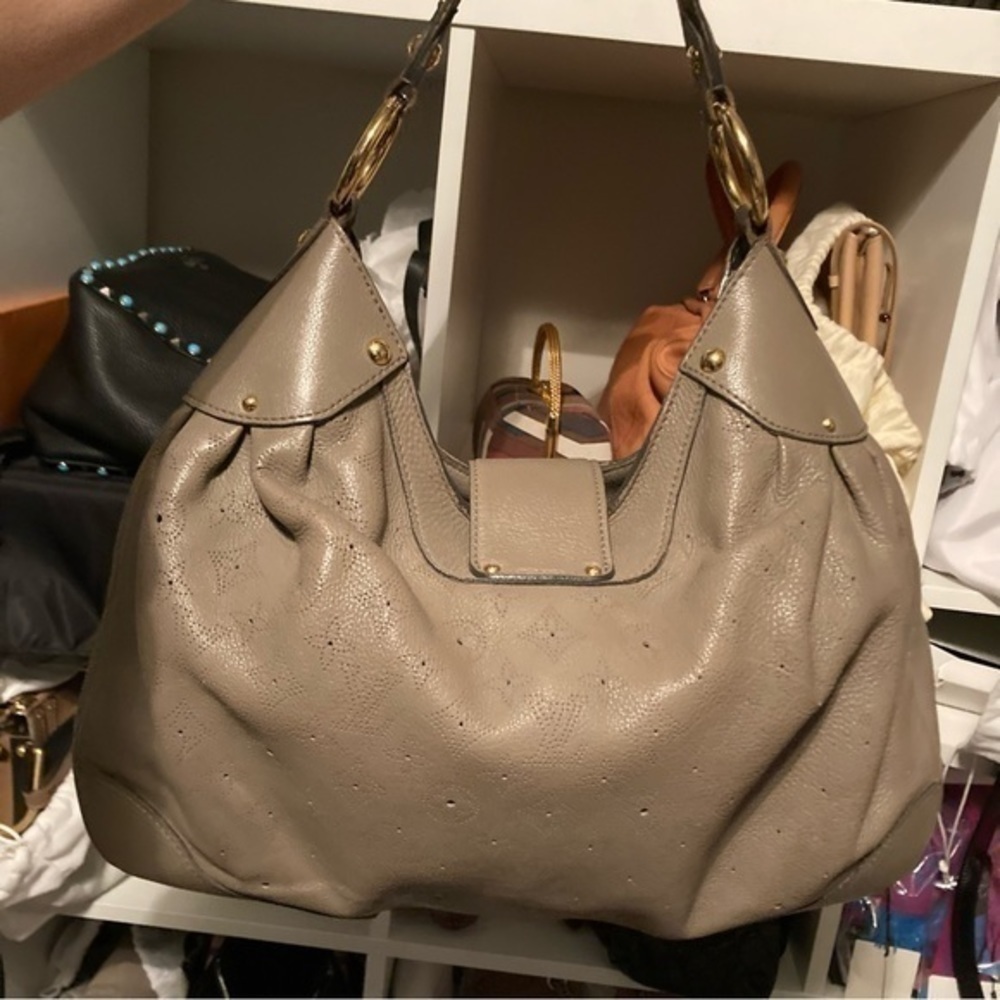LOUIS VUITTON Solar PM Mahina Leather Grey taupe leather bag purse M93124 - Picture 3 of 16